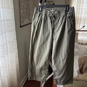 LL Bean Olive Green Travel/Utility Cropped Pants